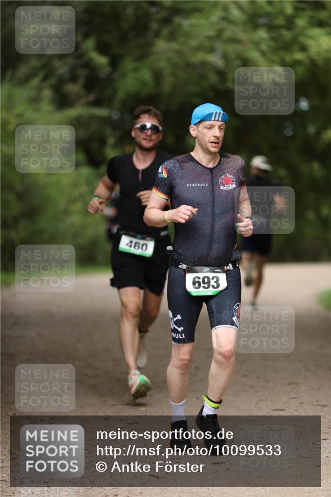 30.08.2026 - Elbe Triathlon Hamburg Antke Förster http://msf.ph/oto/10099533 30.08.2026 10:55:33 Laufen 460, 693 meine-sportfotos.de