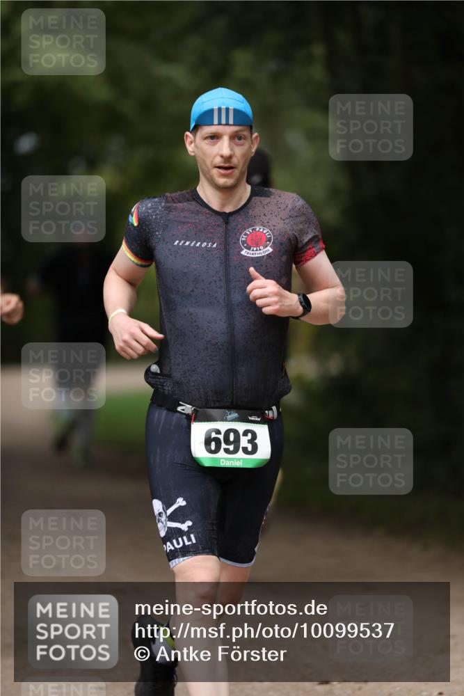 30.08.2026 - Elbe Triathlon Hamburg Antke Förster http://msf.ph/oto/10099537 30.08.2026 10:55:34 Laufen 693 meine-sportfotos.de