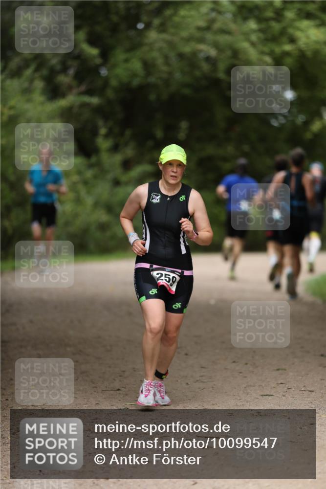 30.08.2026 - Elbe Triathlon Hamburg Antke Förster http://msf.ph/oto/10099547 30.08.2026 10:55:40 Laufen 259, 6 meine-sportfotos.de