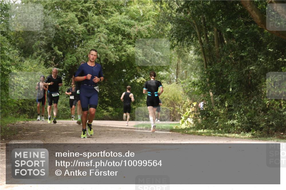 30.08.2026 - Elbe Triathlon Hamburg Antke Förster http://msf.ph/oto/10099564 30.08.2026 10:59:56 Laufen 720 meine-sportfotos.de