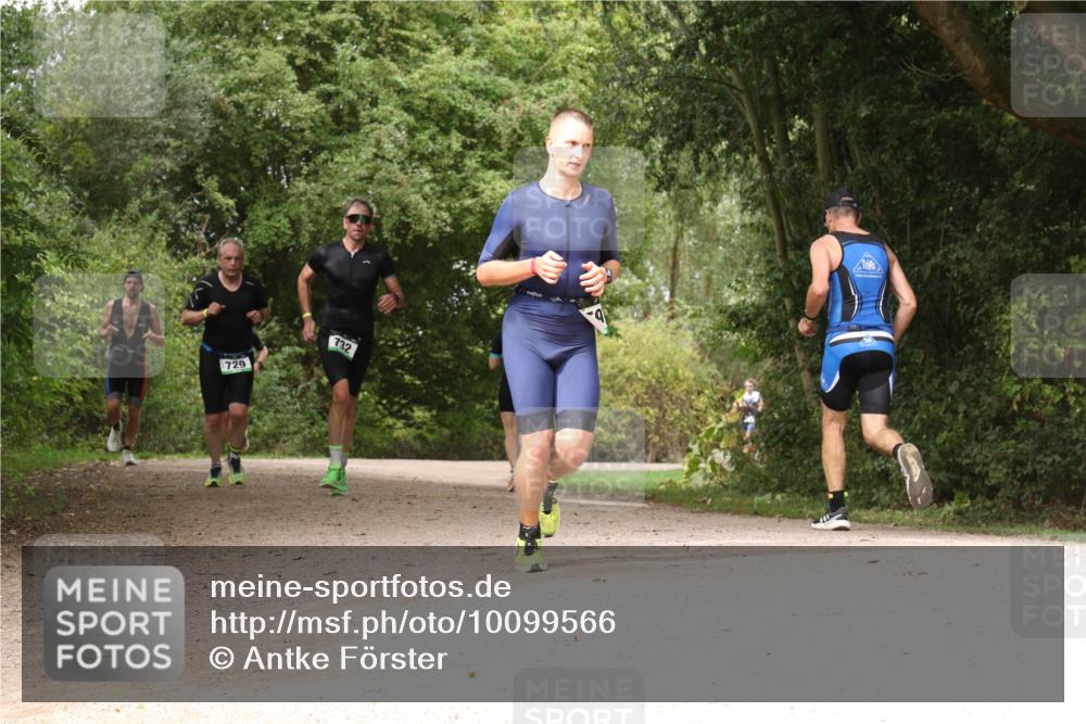 30.08.2026 - Elbe Triathlon Hamburg Antke Förster http://msf.ph/oto/10099566 30.08.2026 10:59:58 Laufen 732, 729 meine-sportfotos.de