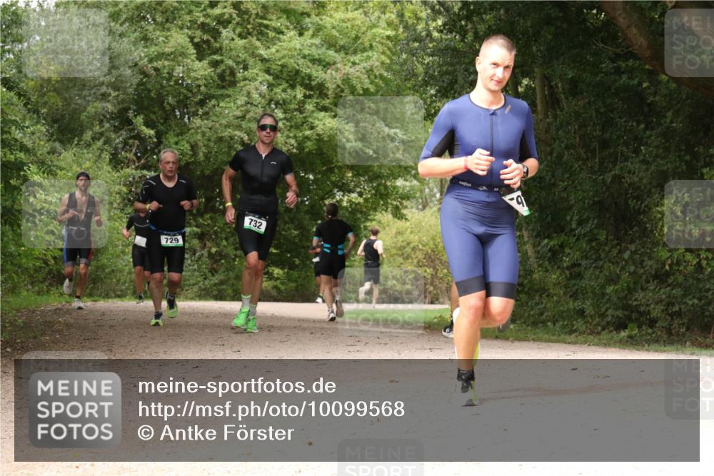 30.08.2026 - Elbe Triathlon Hamburg Antke Förster http://msf.ph/oto/10099568 30.08.2026 10:59:58 Laufen 729, 732, 9 meine-sportfotos.de
