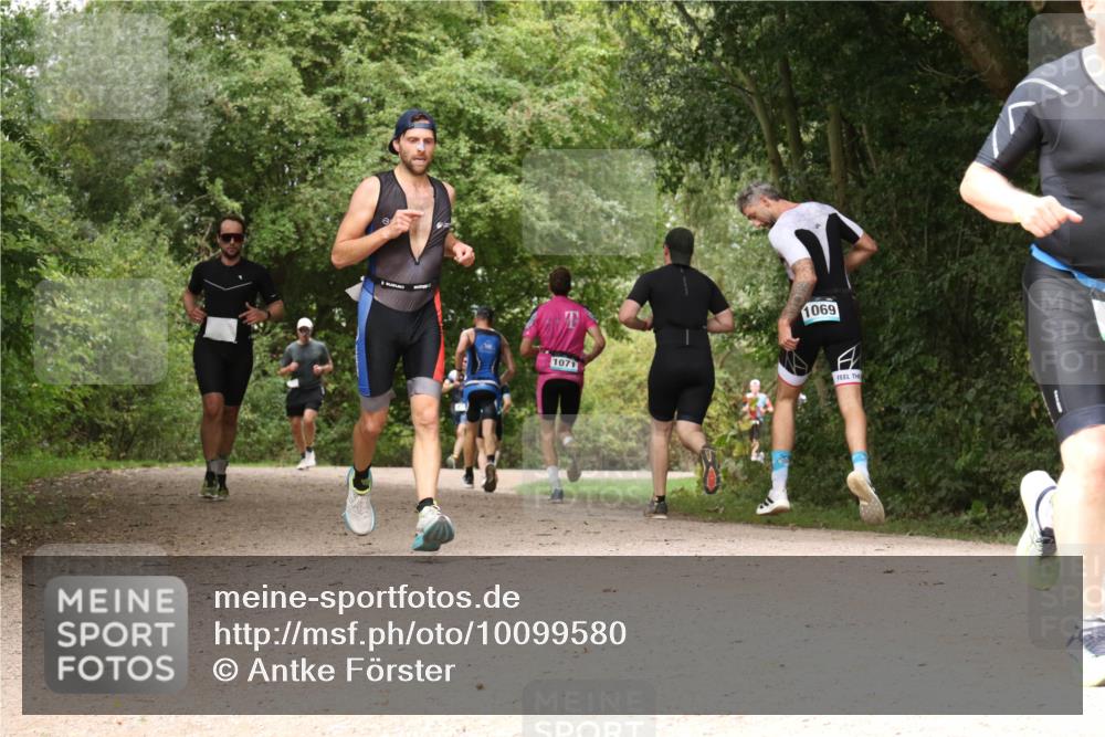 30.08.2026 - Elbe Triathlon Hamburg Antke Förster http://msf.ph/oto/10099580 30.08.2026 11:00:03 Laufen 1071, 1069 meine-sportfotos.de