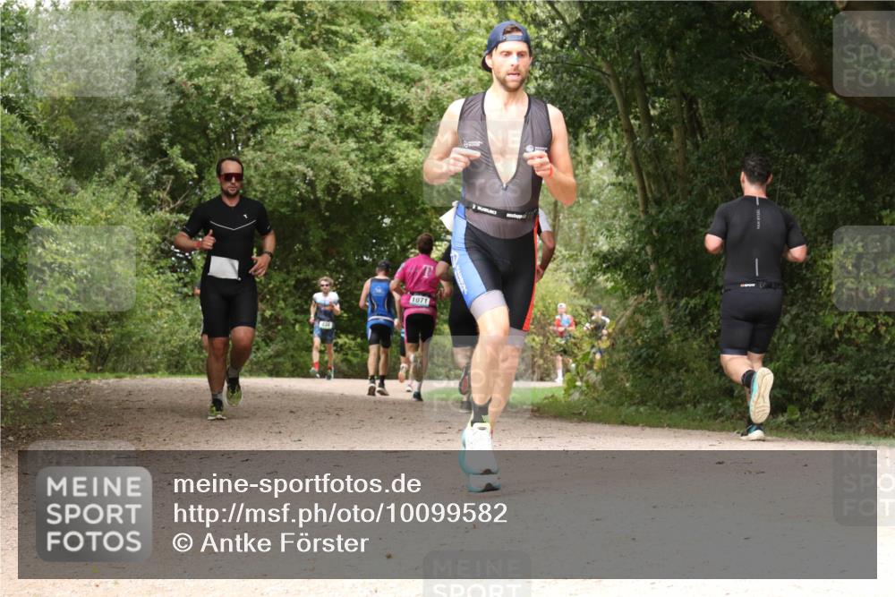 30.08.2026 - Elbe Triathlon Hamburg Antke Förster http://msf.ph/oto/10099582 30.08.2026 11:00:04 Laufen 1071 meine-sportfotos.de