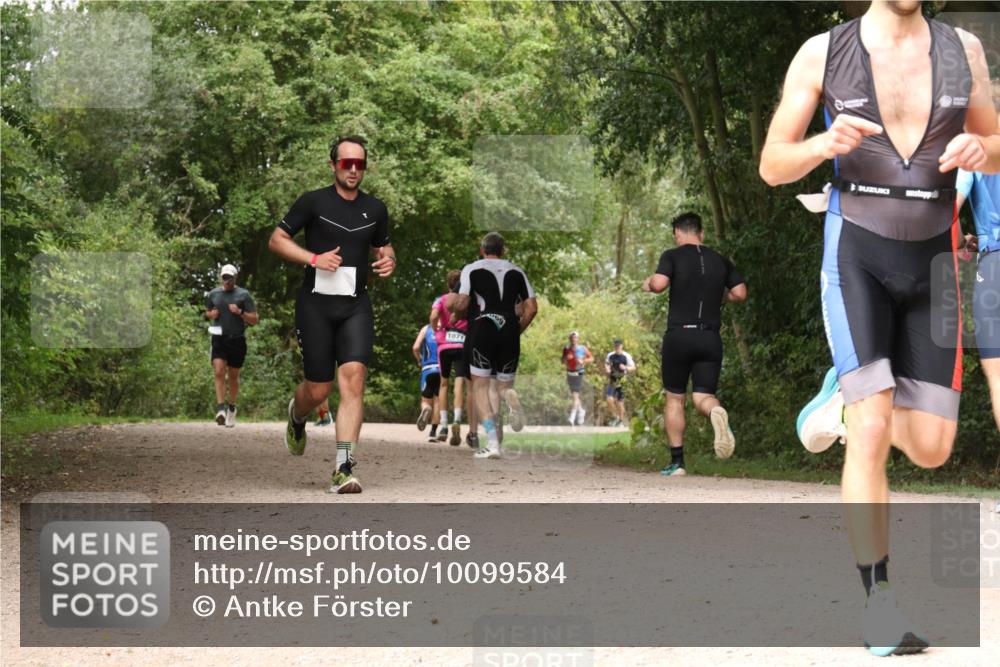 30.08.2026 - Elbe Triathlon Hamburg Antke Förster http://msf.ph/oto/10099584 30.08.2026 11:00:05 Laufen 1071 meine-sportfotos.de