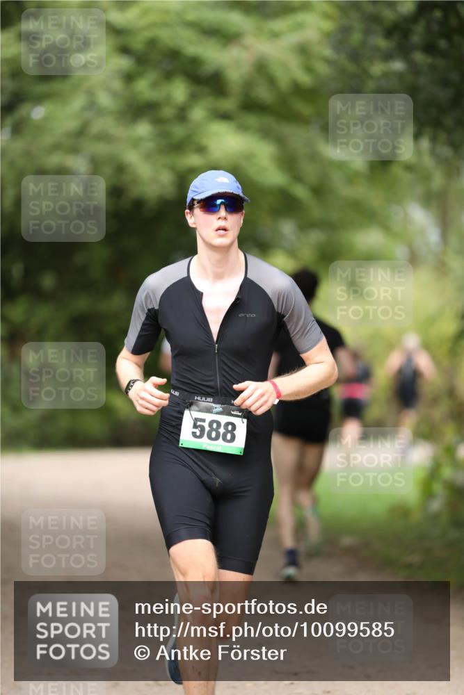 30.08.2026 - Elbe Triathlon Hamburg Antke Förster http://msf.ph/oto/10099585 30.08.2026 10:56:17 Laufen 588 meine-sportfotos.de
