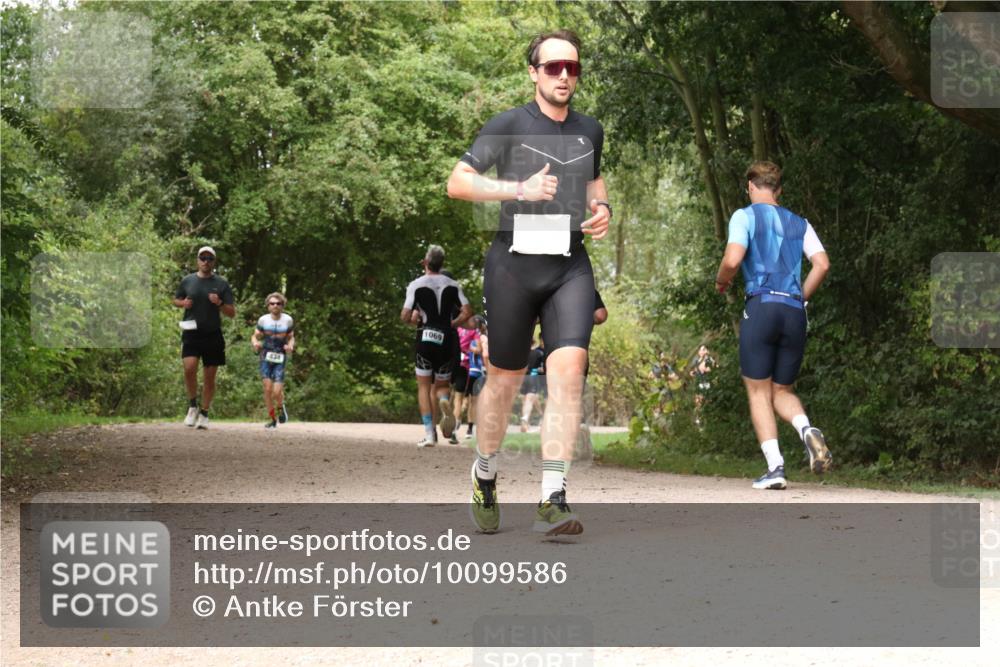 30.08.2026 - Elbe Triathlon Hamburg Antke Förster http://msf.ph/oto/10099586 30.08.2026 11:00:06 Laufen 434, 1069 meine-sportfotos.de