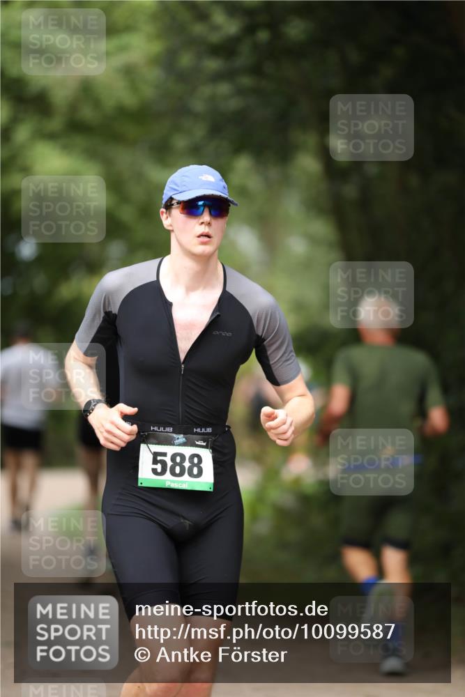 30.08.2026 - Elbe Triathlon Hamburg Antke Förster http://msf.ph/oto/10099587 30.08.2026 10:56:18 Laufen 588 meine-sportfotos.de