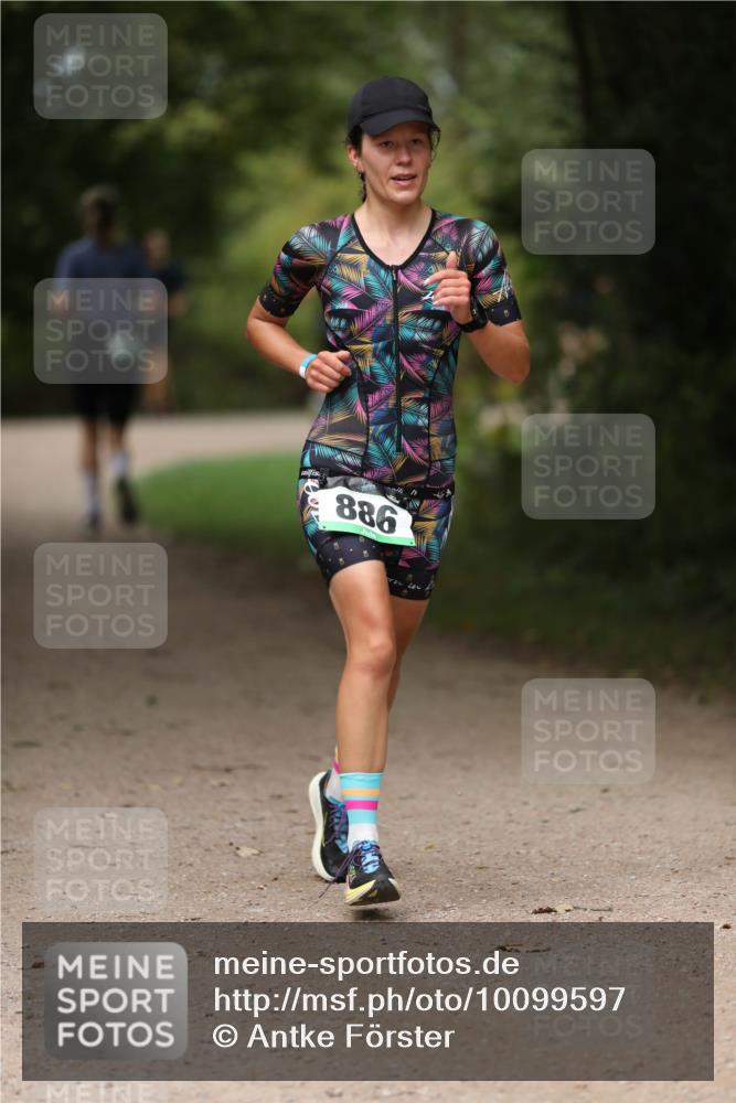 30.08.2026 - Elbe Triathlon Hamburg Antke Förster http://msf.ph/oto/10099597 30.08.2026 10:56:30 Laufen 886 meine-sportfotos.de
