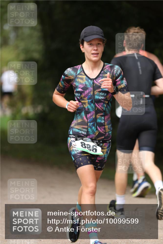 30.08.2026 - Elbe Triathlon Hamburg Antke Förster http://msf.ph/oto/10099599 30.08.2026 10:56:30 Laufen 886 meine-sportfotos.de