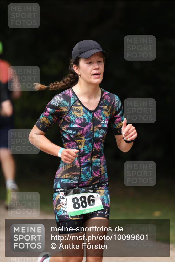 30.08.2026 - Elbe Triathlon Hamburg Antke Förster http://msf.ph/oto/10099601 30.08.2026 10:56:31 Laufen 886, 8 meine-sportfotos.de