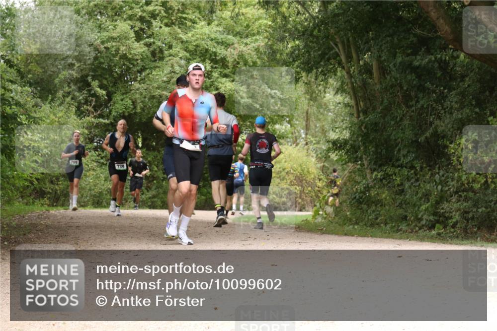 30.08.2026 - Elbe Triathlon Hamburg Antke Förster http://msf.ph/oto/10099602 30.08.2026 11:00:17 Laufen 799, 739 meine-sportfotos.de