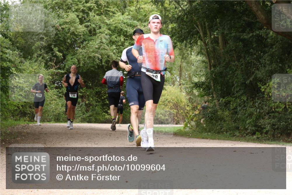 30.08.2026 - Elbe Triathlon Hamburg Antke Förster http://msf.ph/oto/10099604 30.08.2026 11:00:18 Laufen 799, 739, 29 meine-sportfotos.de