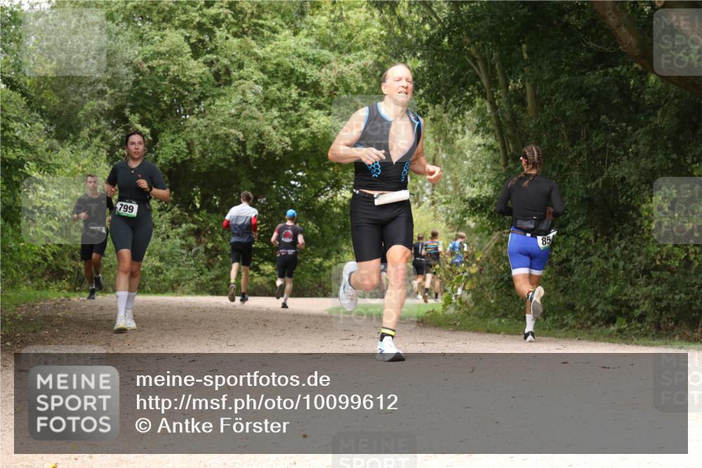 30.08.2026 - Elbe Triathlon Hamburg Antke Förster http://msf.ph/oto/10099612 30.08.2026 11:00:21 Laufen 799, 85 meine-sportfotos.de