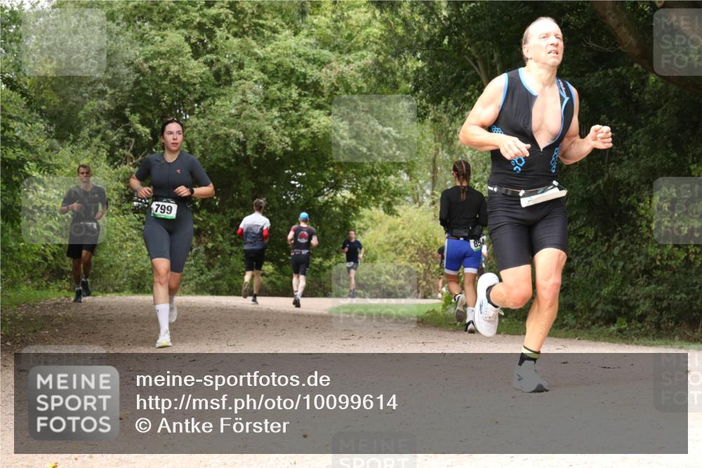 30.08.2026 - Elbe Triathlon Hamburg Antke Förster http://msf.ph/oto/10099614 30.08.2026 11:00:22 Laufen 799, 854 meine-sportfotos.de