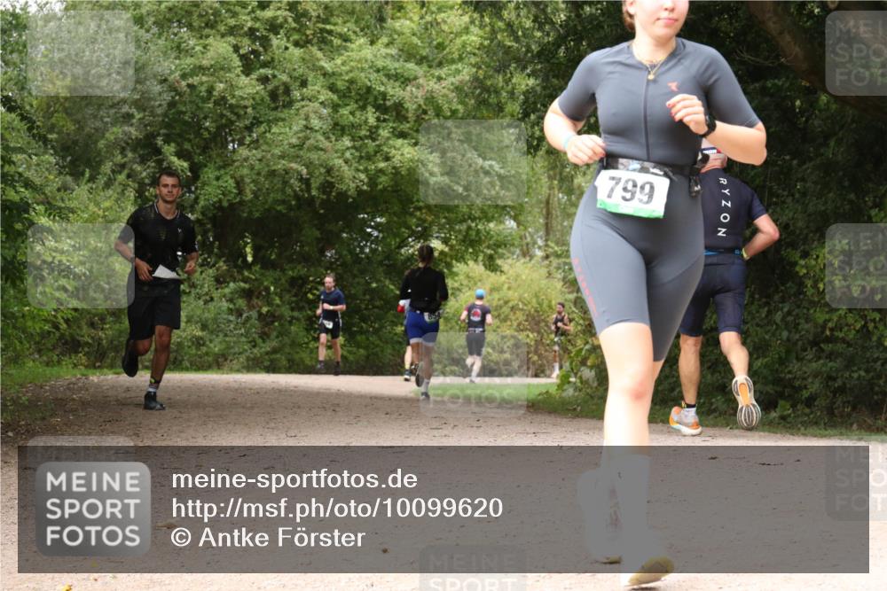 30.08.2026 - Elbe Triathlon Hamburg Antke Förster http://msf.ph/oto/10099620 30.08.2026 11:00:25 Laufen 799 meine-sportfotos.de