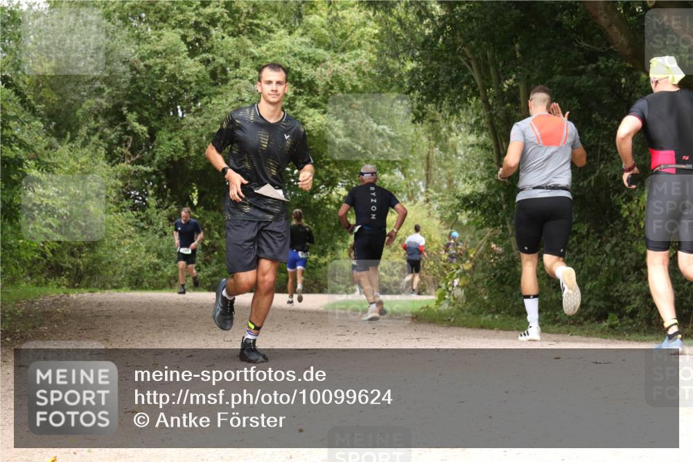 30.08.2026 - Elbe Triathlon Hamburg Antke Förster http://msf.ph/oto/10099624 30.08.2026 11:00:27 Laufen  meine-sportfotos.de