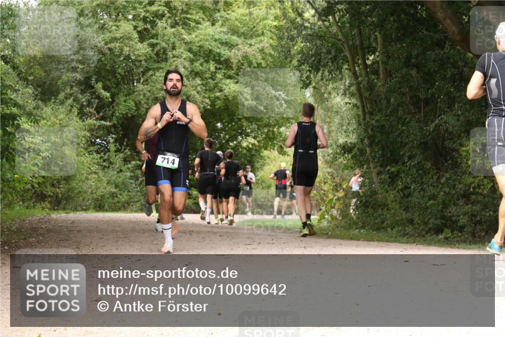 30.08.2026 - Elbe Triathlon Hamburg Antke Förster http://msf.ph/oto/10099642 30.08.2026 11:00:41 Laufen 714 meine-sportfotos.de