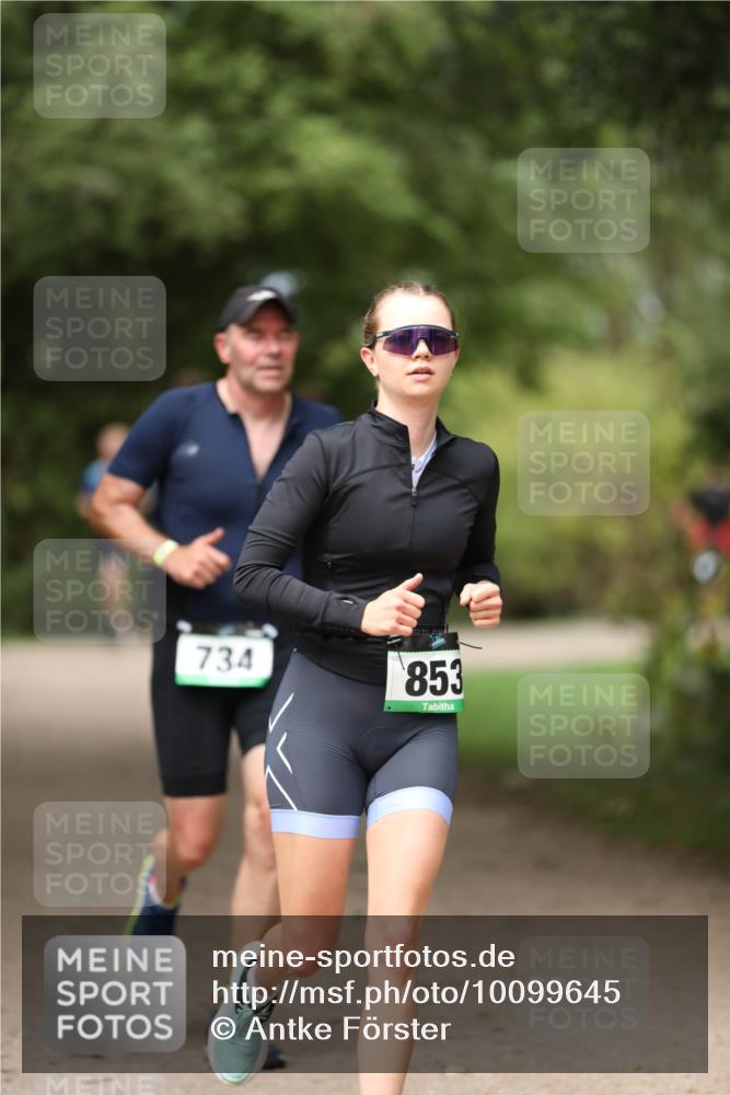 30.08.2026 - Elbe Triathlon Hamburg Antke Förster http://msf.ph/oto/10099645 30.08.2026 10:57:03 Laufen 734, 853 meine-sportfotos.de