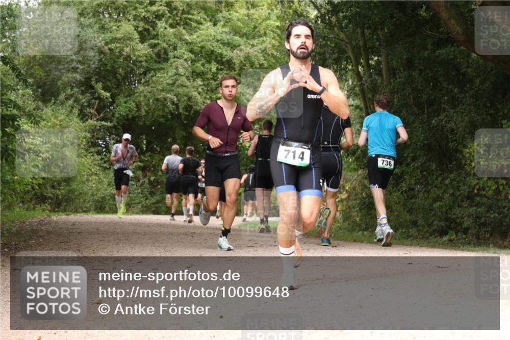 30.08.2026 - Elbe Triathlon Hamburg Antke Förster http://msf.ph/oto/10099648 30.08.2026 11:00:42 Laufen 714, 736 meine-sportfotos.de
