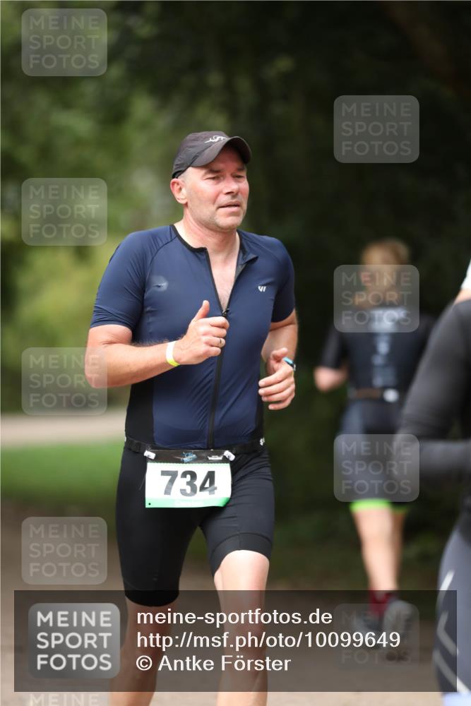 30.08.2026 - Elbe Triathlon Hamburg Antke Förster http://msf.ph/oto/10099649 30.08.2026 10:57:04 Laufen 734, 2 meine-sportfotos.de