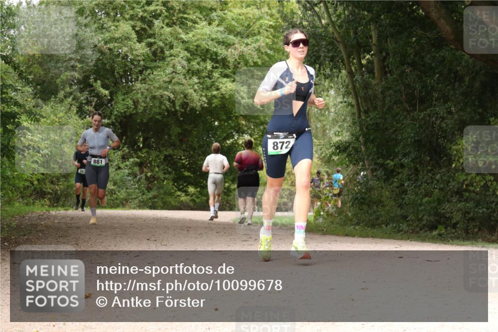 30.08.2026 - Elbe Triathlon Hamburg Antke Förster http://msf.ph/oto/10099678 30.08.2026 11:00:56 Laufen 881, 872 meine-sportfotos.de