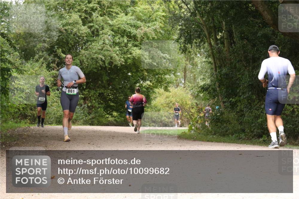 30.08.2026 - Elbe Triathlon Hamburg Antke Förster http://msf.ph/oto/10099682 30.08.2026 11:00:57 Laufen 563, 881 meine-sportfotos.de