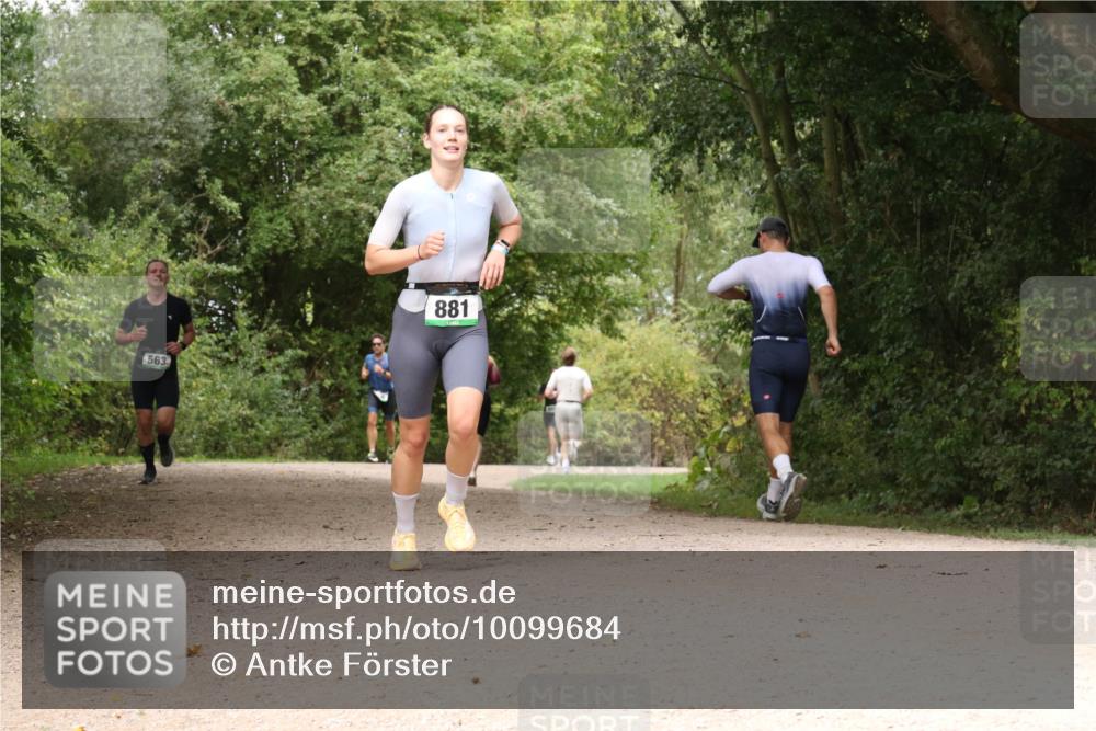 30.08.2026 - Elbe Triathlon Hamburg Antke Förster http://msf.ph/oto/10099684 30.08.2026 11:00:59 Laufen 563, 881 meine-sportfotos.de