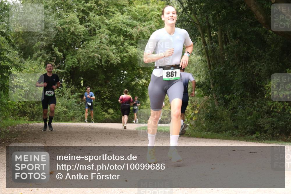 30.08.2026 - Elbe Triathlon Hamburg Antke Förster http://msf.ph/oto/10099686 30.08.2026 11:00:59 Laufen 563, 881 meine-sportfotos.de
