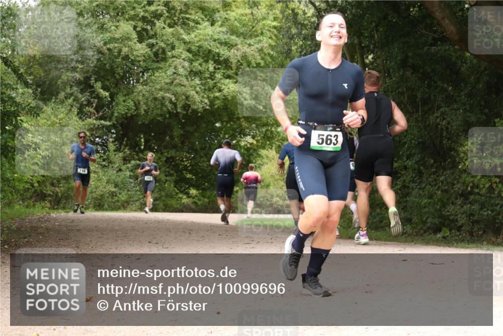 30.08.2026 - Elbe Triathlon Hamburg Antke Förster http://msf.ph/oto/10099696 30.08.2026 11:01:03 Laufen 716, 563, 8 meine-sportfotos.de