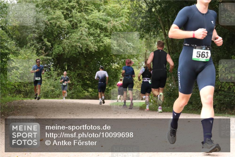 30.08.2026 - Elbe Triathlon Hamburg Antke Förster http://msf.ph/oto/10099698 30.08.2026 11:01:03 Laufen 716, 563 meine-sportfotos.de