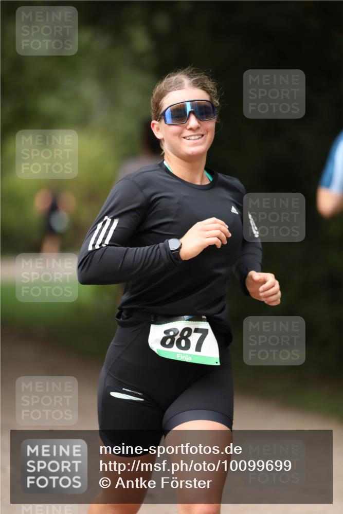 30.08.2026 - Elbe Triathlon Hamburg Antke Förster http://msf.ph/oto/10099699 30.08.2026 10:57:34 Laufen 887 meine-sportfotos.de
