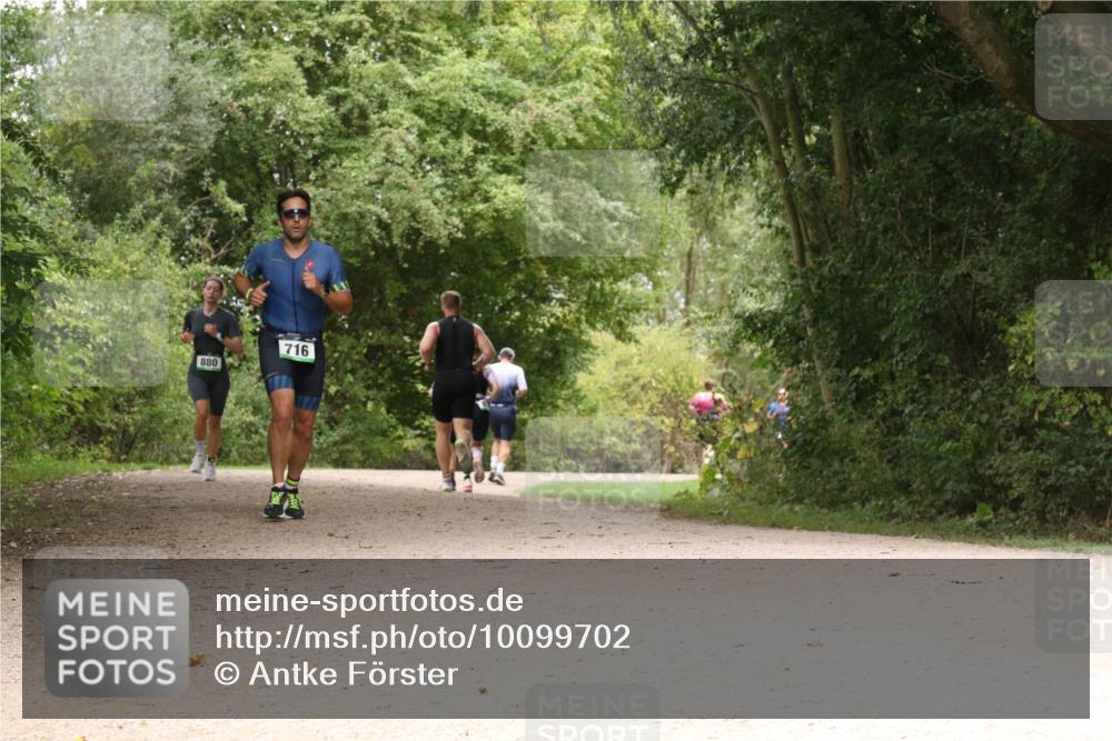 30.08.2026 - Elbe Triathlon Hamburg Antke Förster http://msf.ph/oto/10099702 30.08.2026 11:01:08 Laufen 880, 716 meine-sportfotos.de