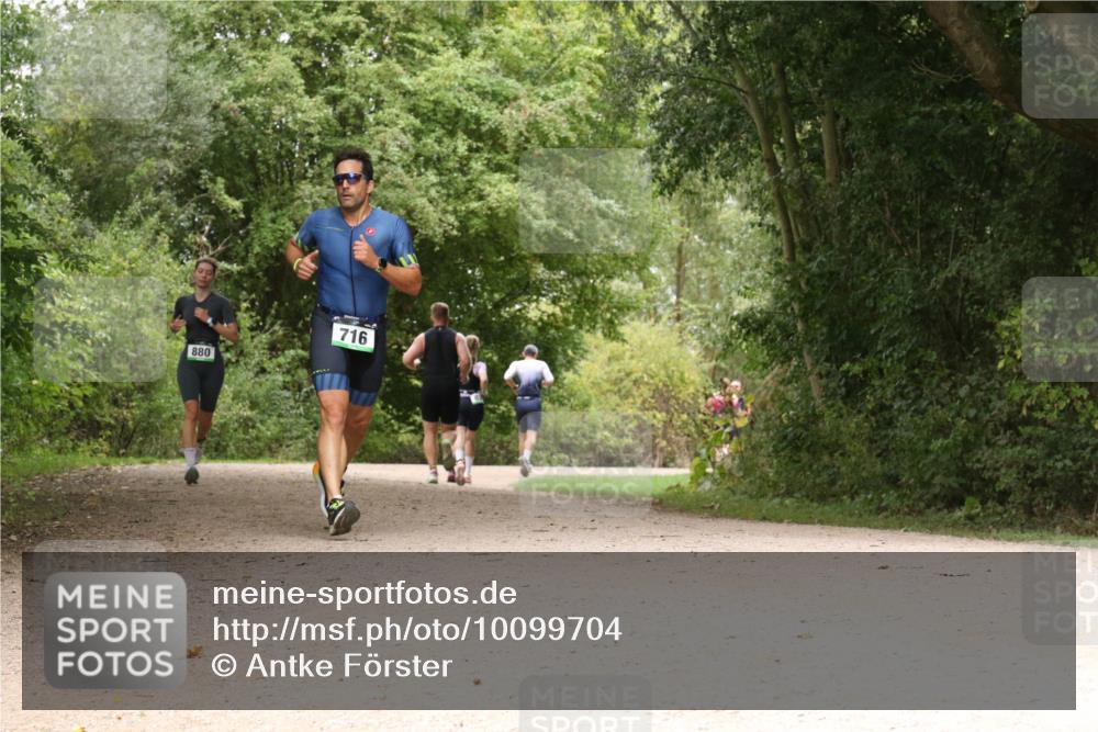 30.08.2026 - Elbe Triathlon Hamburg Antke Förster http://msf.ph/oto/10099704 30.08.2026 11:01:08 Laufen 716, 880 meine-sportfotos.de