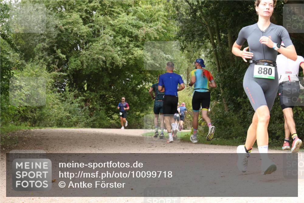 30.08.2026 - Elbe Triathlon Hamburg Antke Förster http://msf.ph/oto/10099718 30.08.2026 11:01:13 Laufen 880, 2828 meine-sportfotos.de