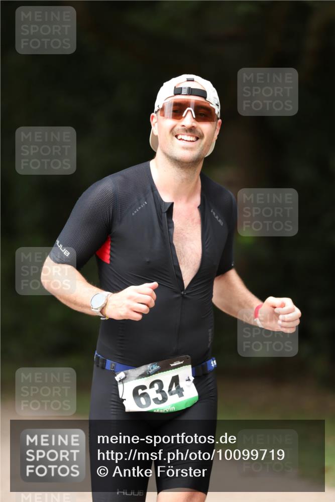 30.08.2026 - Elbe Triathlon Hamburg Antke Förster http://msf.ph/oto/10099719 30.08.2026 10:57:43 Laufen 12, 634 meine-sportfotos.de