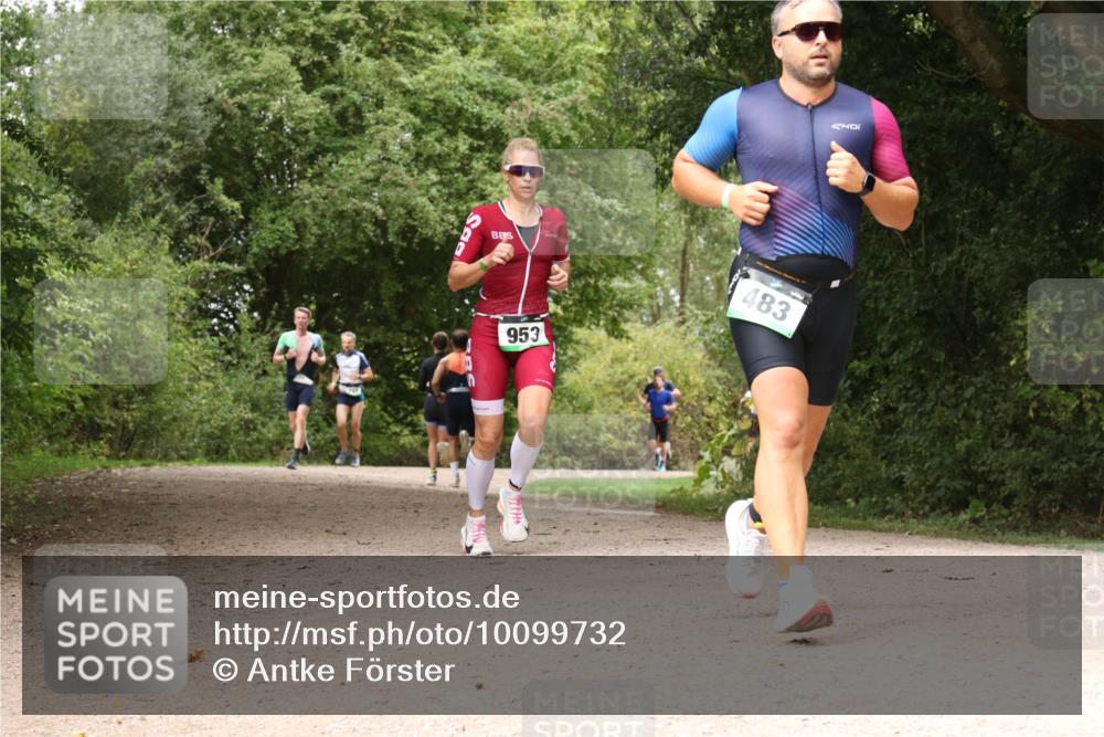 30.08.2026 - Elbe Triathlon Hamburg Antke Förster http://msf.ph/oto/10099732 30.08.2026 11:01:27 Laufen 953, 483 meine-sportfotos.de
