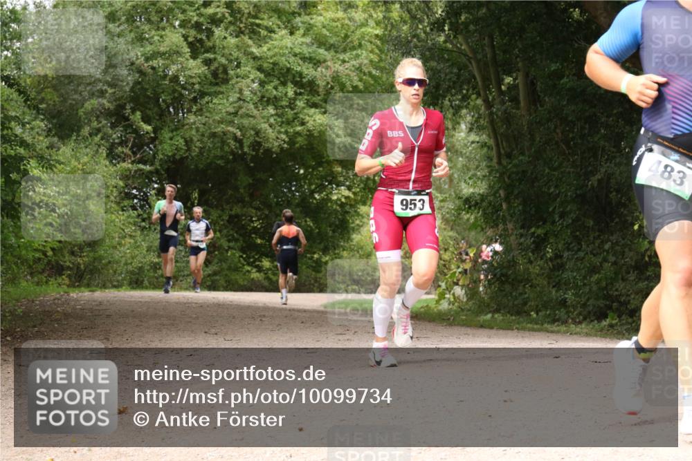30.08.2026 - Elbe Triathlon Hamburg Antke Förster http://msf.ph/oto/10099734 30.08.2026 11:01:27 Laufen 953, 483 meine-sportfotos.de