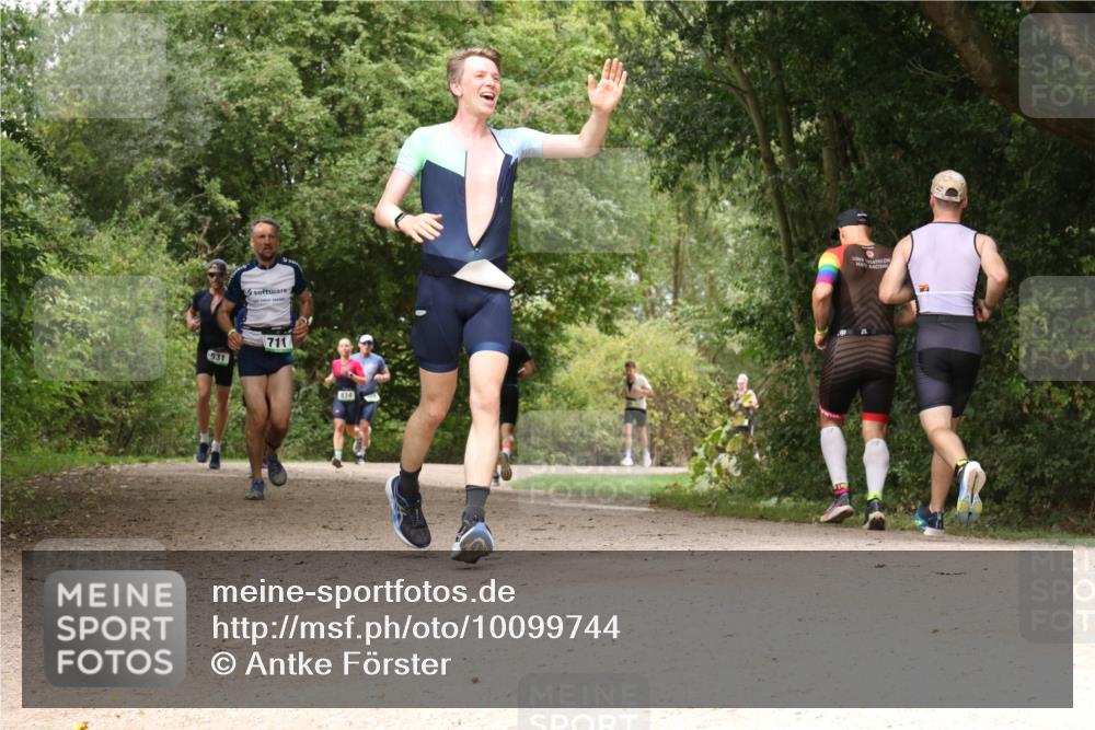 30.08.2026 - Elbe Triathlon Hamburg Antke Förster http://msf.ph/oto/10099744 30.08.2026 11:01:35 Laufen 531, 711, 674 meine-sportfotos.de
