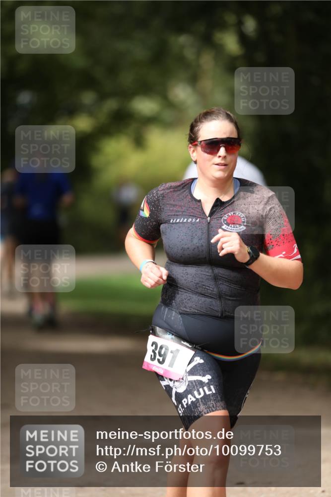 30.08.2026 - Elbe Triathlon Hamburg Antke Förster http://msf.ph/oto/10099753 30.08.2026 10:58:21 Laufen 391, 1910 meine-sportfotos.de