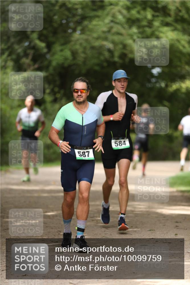 30.08.2026 - Elbe Triathlon Hamburg Antke Förster http://msf.ph/oto/10099759 30.08.2026 10:58:30 Laufen 584, 587 meine-sportfotos.de