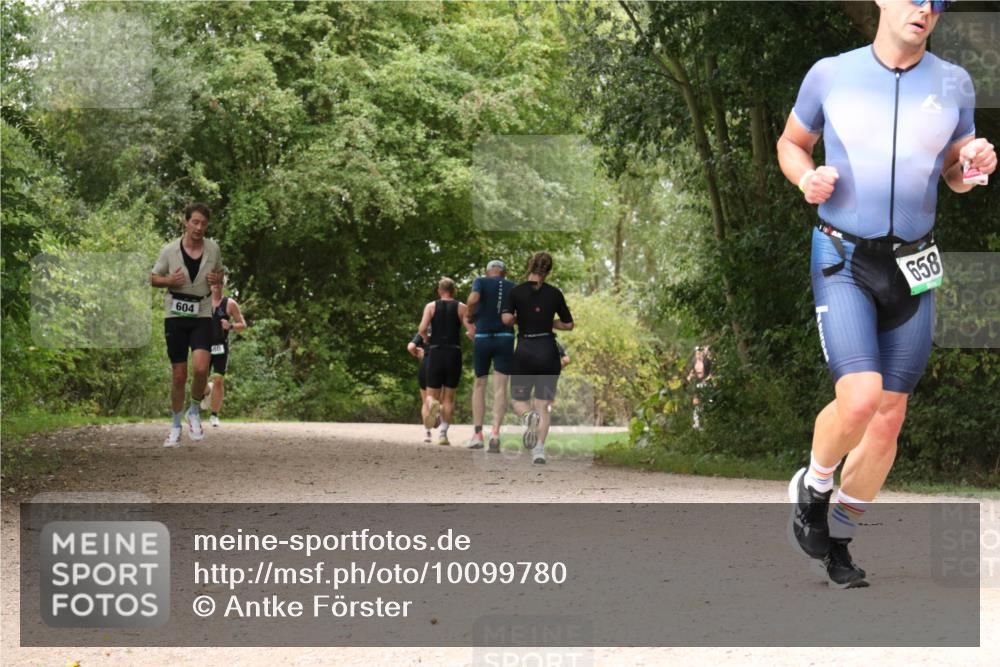 30.08.2026 - Elbe Triathlon Hamburg Antke Förster http://msf.ph/oto/10099780 30.08.2026 11:01:46 Laufen 604, 658 meine-sportfotos.de