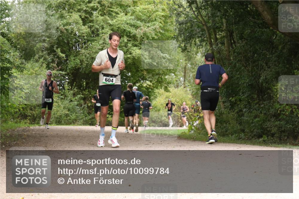 30.08.2026 - Elbe Triathlon Hamburg Antke Förster http://msf.ph/oto/10099784 30.08.2026 11:01:48 Laufen 680, 604 meine-sportfotos.de