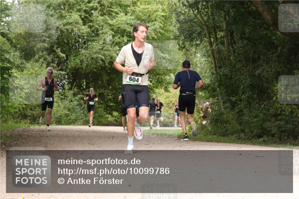 30.08.2026 - Elbe Triathlon Hamburg Antke Förster http://msf.ph/oto/10099786 30.08.2026 11:01:48 Laufen 680, 604 meine-sportfotos.de
