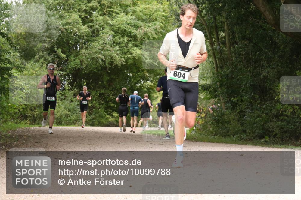 30.08.2026 - Elbe Triathlon Hamburg Antke Förster http://msf.ph/oto/10099788 30.08.2026 11:01:49 Laufen 680, 646, 604 meine-sportfotos.de