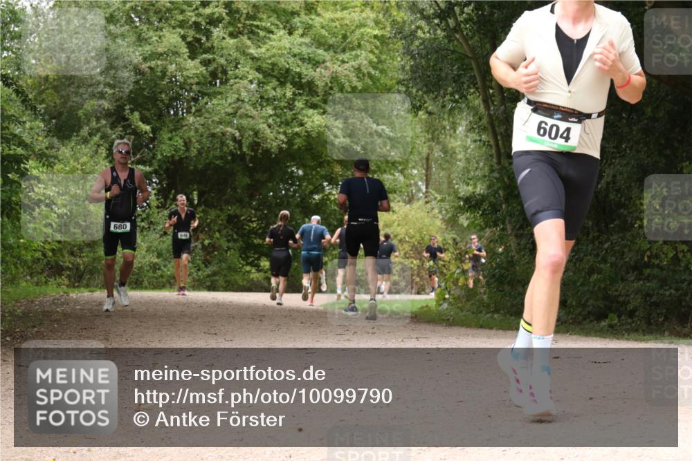 30.08.2026 - Elbe Triathlon Hamburg Antke Förster http://msf.ph/oto/10099790 30.08.2026 11:01:50 Laufen 680, 646, 604 meine-sportfotos.de