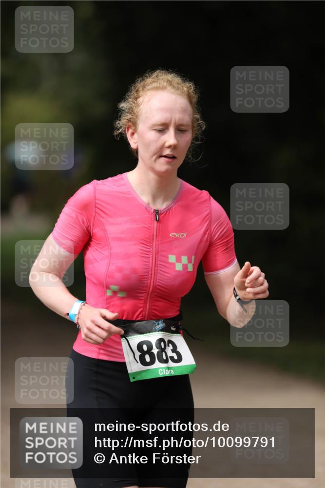 30.08.2026 - Elbe Triathlon Hamburg Antke Förster http://msf.ph/oto/10099791 30.08.2026 10:58:47 Laufen 883 meine-sportfotos.de