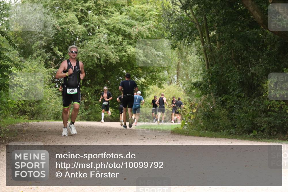 30.08.2026 - Elbe Triathlon Hamburg Antke Förster http://msf.ph/oto/10099792 30.08.2026 11:01:51 Laufen 680 meine-sportfotos.de
