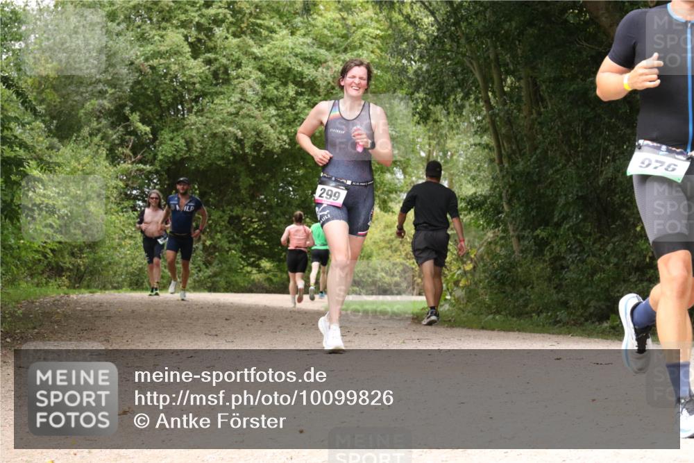 30.08.2026 - Elbe Triathlon Hamburg Antke Förster http://msf.ph/oto/10099826 30.08.2026 11:02:05 Laufen 299, 976 meine-sportfotos.de