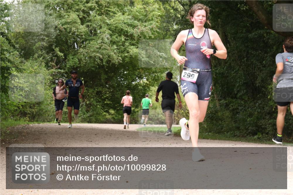 30.08.2026 - Elbe Triathlon Hamburg Antke Förster http://msf.ph/oto/10099828 30.08.2026 11:02:06 Laufen 299 meine-sportfotos.de